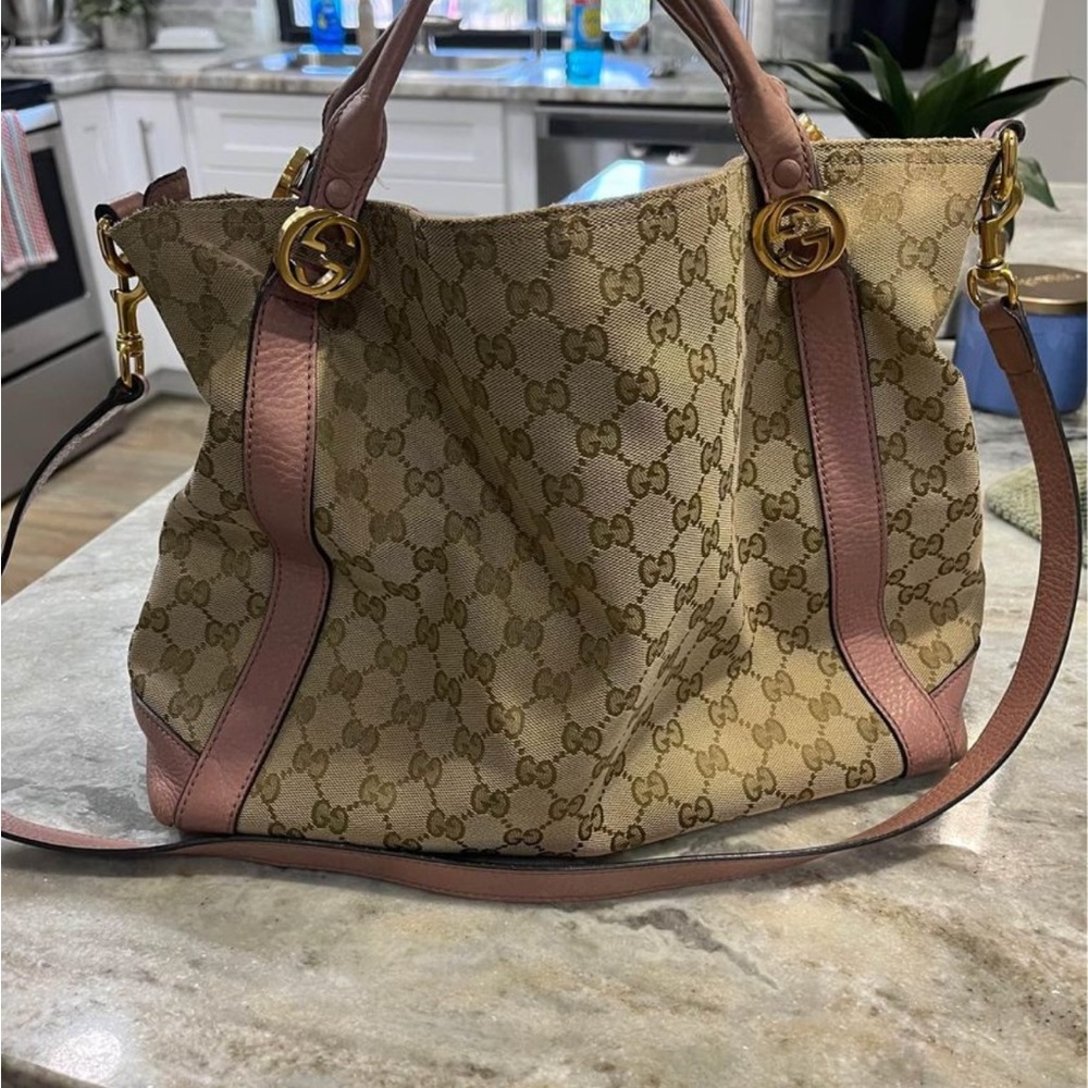 Gucci purse with crossbody strap